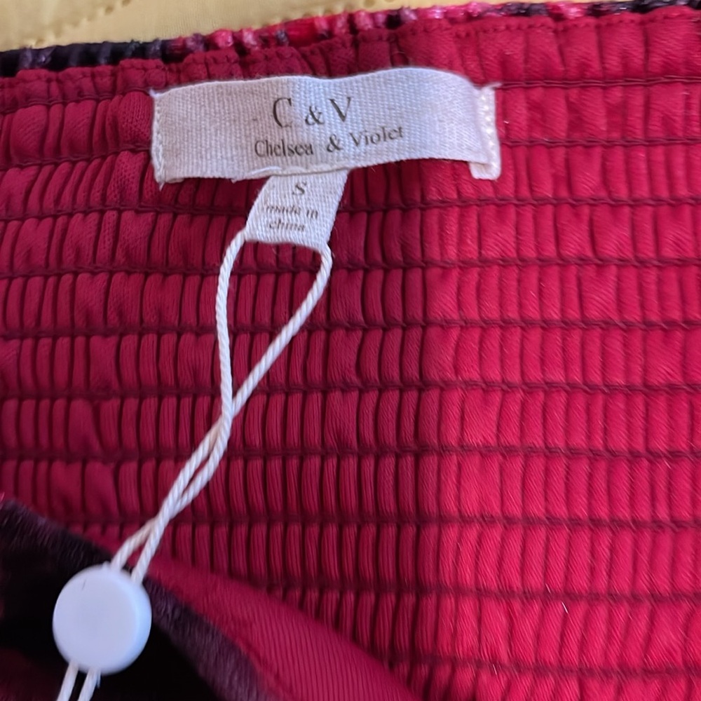 Elegant Red Velvet Women's Top - Picture 5 of 7